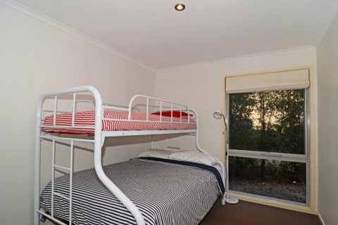 Barrakee Beach House - Foster Accommodation 1