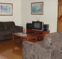 Hooters Hut And Possums Hollow - Foster Accommodation