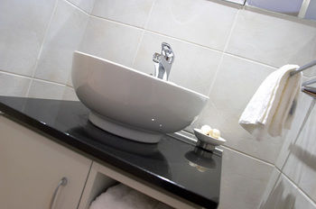 L'Auberge Noosa - Foster Accommodation 1
