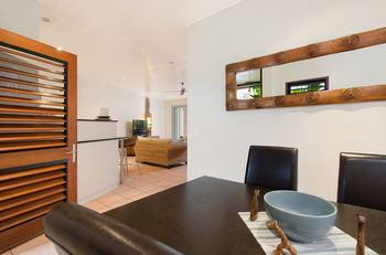 L'Auberge Noosa - Foster Accommodation 9