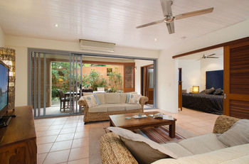 L'Auberge Noosa - Foster Accommodation 13