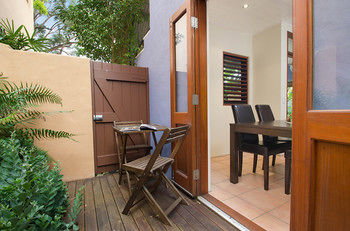 L'Auberge Noosa - Foster Accommodation 25