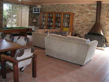 Madison's Mountain Retreat - Foster Accommodation 12