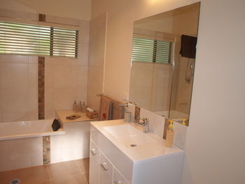 The African Cottage - Foster Accommodation 10