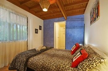 The African Cottage - Foster Accommodation 17