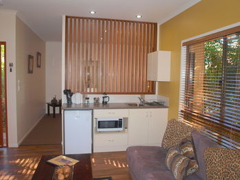 The African Cottage - Foster Accommodation 21