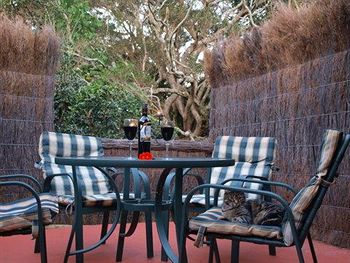 The African Cottage - Foster Accommodation 1