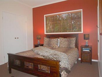 The African Cottage - Foster Accommodation 4