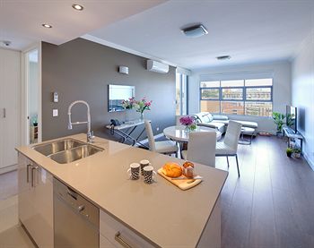 Zara Tower - Luxury Suites And Apartments - Foster Accommodation 2