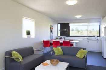 Western Sydney University Village-Campbelltown Campus - Foster Accommodation 3