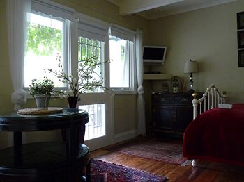 Brentwood Accommodation - Foster Accommodation 4