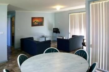 Kings Point Retreat - Foster Accommodation 10