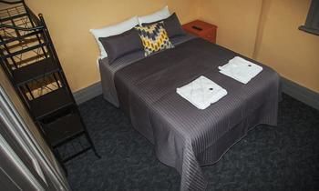 Cessnock Hotel - Foster Accommodation 7
