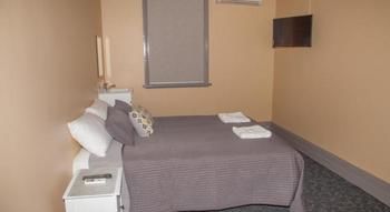 Cessnock Hotel - Foster Accommodation 8