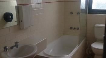 Cessnock Hotel - Foster Accommodation 12