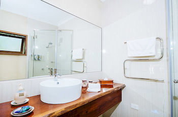 Lillypilly's Country Cottages & Day Spa - Foster Accommodation 24