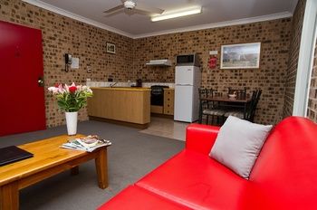 Manera Heights Apartment Motel - Foster Accommodation 8