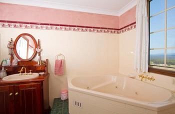 Bimbadeen Mountain Retreat - Foster Accommodation 2