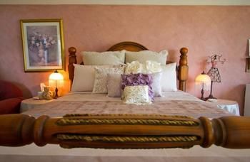 Bimbadeen Mountain Retreat - Foster Accommodation 12