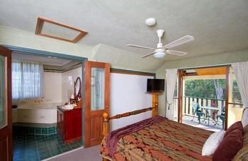 Bimbadeen Mountain Retreat - Foster Accommodation 14