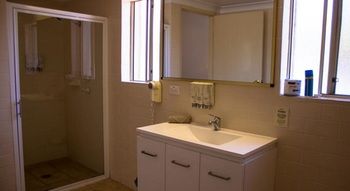 Shearing Shed Motor Inn - Foster Accommodation 80