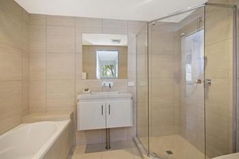 Andari - Foster Accommodation 9