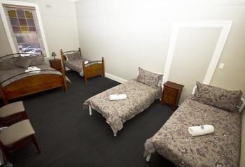 Peden's Hotel - Foster Accommodation 6
