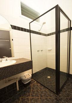 Peden's Hotel - Foster Accommodation 8