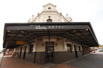 Peden's Hotel - Foster Accommodation 9