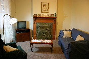 A Settler's Cottage - Foster Accommodation 2