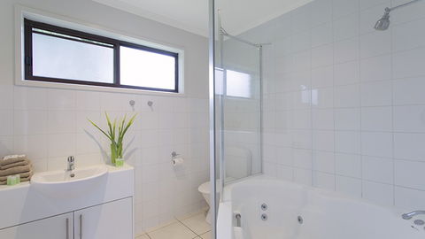 BEST WESTERN Colonial Village Motel - Foster Accommodation 5