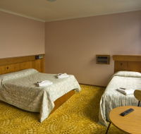 Somerset Hotel - Foster Accommodation