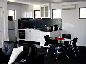 Rosie's Cottage And Town House - Foster Accommodation 0