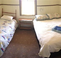Twin Palms Cottage - Foster Accommodation