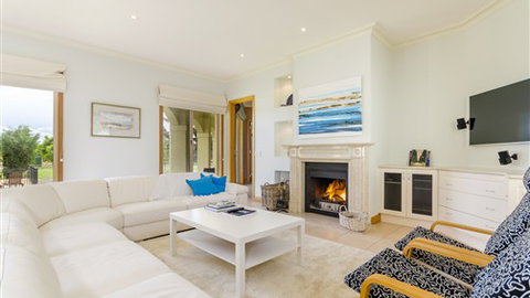 Tuscan Getaway - Foster Accommodation 2