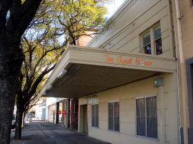 Backpack Oz And The Guest House - Foster Accommodation 3