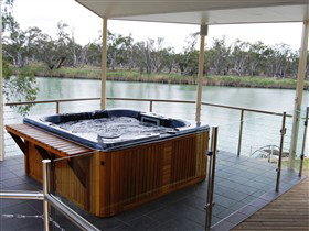Cascades On The River - Foster Accommodation 2