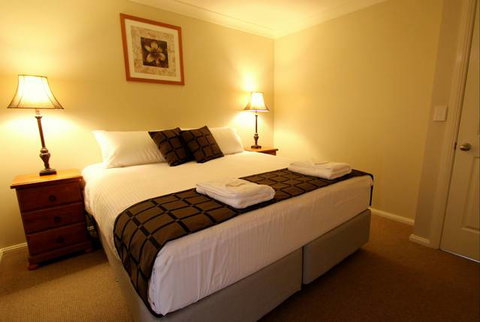 Colonial Court Villas Serviced Apartments - Foster Accommodation 2