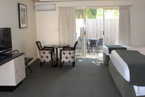 Fairways Resort - Foster Accommodation 4