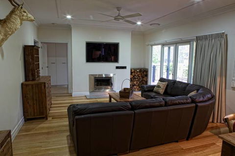 G G's By The River - Foster Accommodation 0