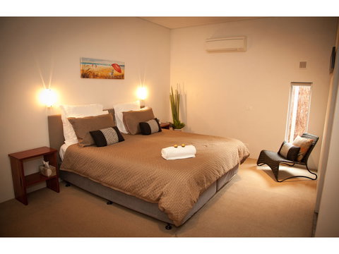 Hanover Bay - Foster Accommodation 0