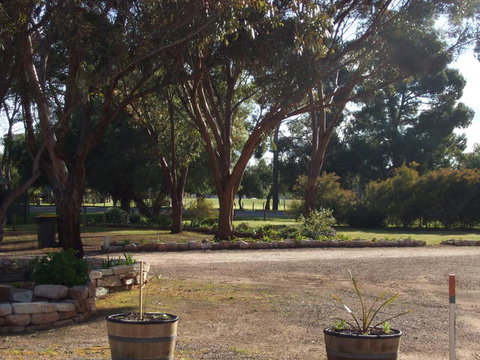 Laura Community Caravan Park - Foster Accommodation 2