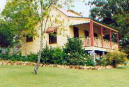 Mango Hill Cottages Bed & Breakfast - Foster Accommodation 0