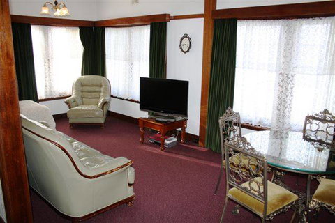 Motel Mayfair On Cavell - Foster Accommodation 2