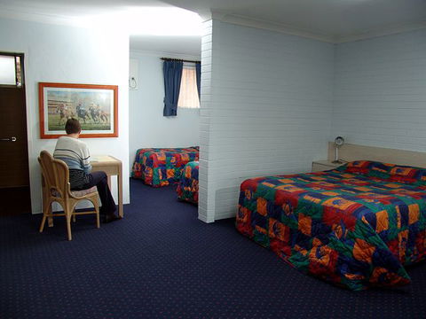 NOAH'S Mid City Motor Inn - Foster Accommodation 3