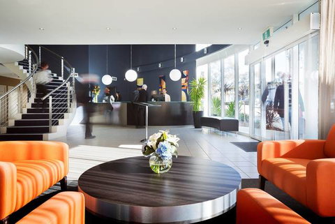 Premier Hotel & Apartments - Foster Accommodation 6