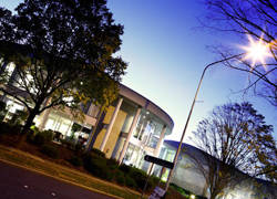 Premier Hotel & Apartments - Foster Accommodation 10