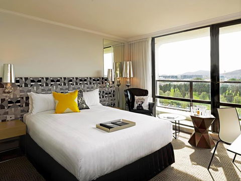 QT Canberra - Foster Accommodation 0