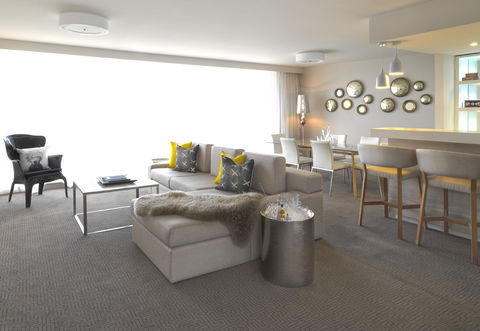 QT Canberra - Foster Accommodation 7