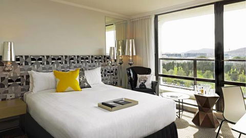QT Canberra - Foster Accommodation 11